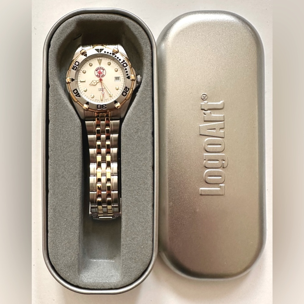 BNWB LOGOART BOSTON RED SOX STAINLESS STEEL QUARTZ WATCH